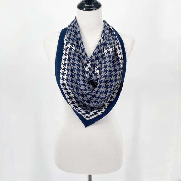 Pierre Balmain Navy Blue Cream Houndstooth Large Silk Square Scarf NWT - Picture 1 of 8